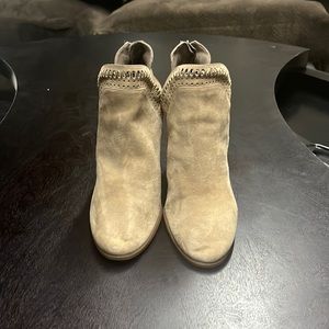 Adorable Vince Camuto shoes